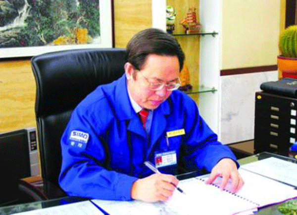 西瑪集團董事長楊允成被評選為“感動西安——2005年度推動西安經濟發展的十大新聞人物”之一。