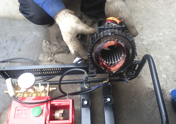 為何萬用表不能測量三相電機而用搖表——西安泰富西瑪電機(西安西瑪電機集團股份有限公司)官方網站 為何萬用表不能測量三相電機而用搖表——西安泰富西瑪電機(西安西瑪電機集團股份有限公司)官方網站