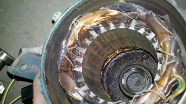 三相異步電動(dòng)機(jī)表面溫度高而發(fā)生故障的案例 三相異步電動(dòng)機(jī)表面溫度高而發(fā)生故障的案例