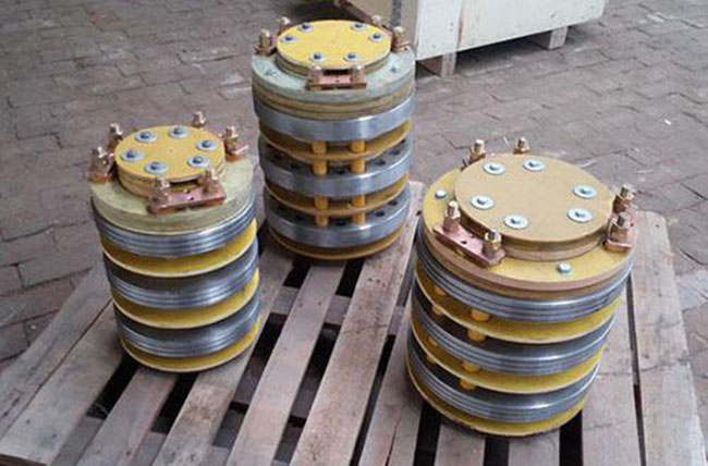 圖為西安西瑪高壓電機滑環(huán) 圖為西安西瑪高壓電機滑環(huán)